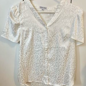 Ophelia Roe White Leopard Print Short Sleeve Blouse size Small